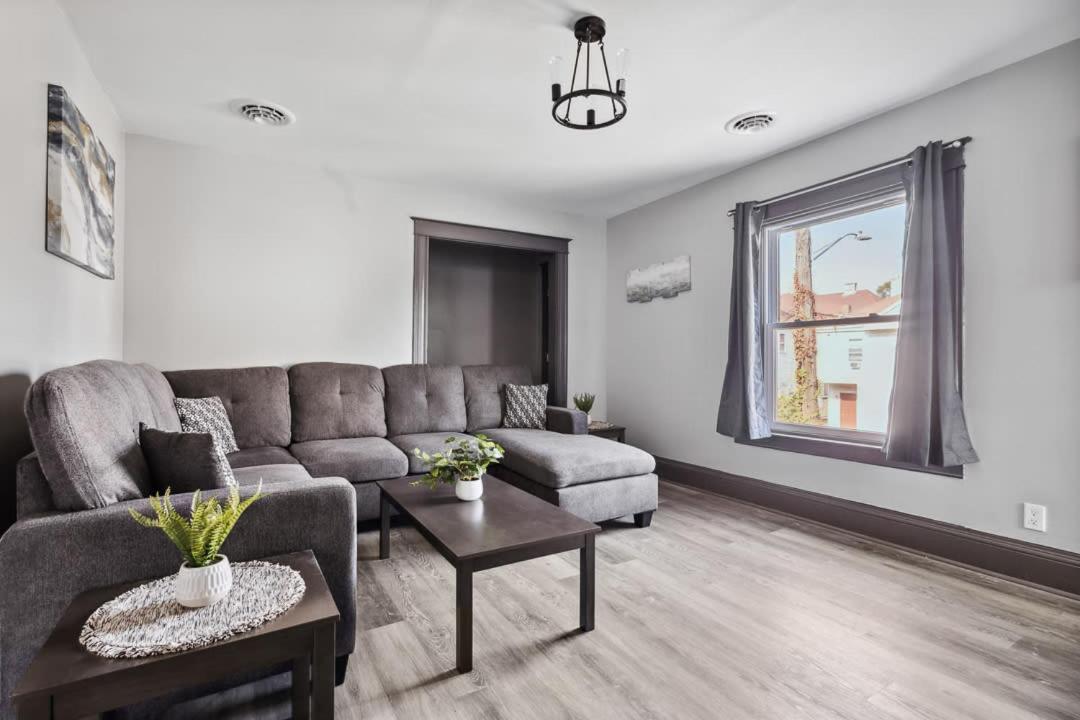 Spacious 6Br 2Ba Minutes For The Falls & Casino Ниагара-Фолс Экстерьер фото