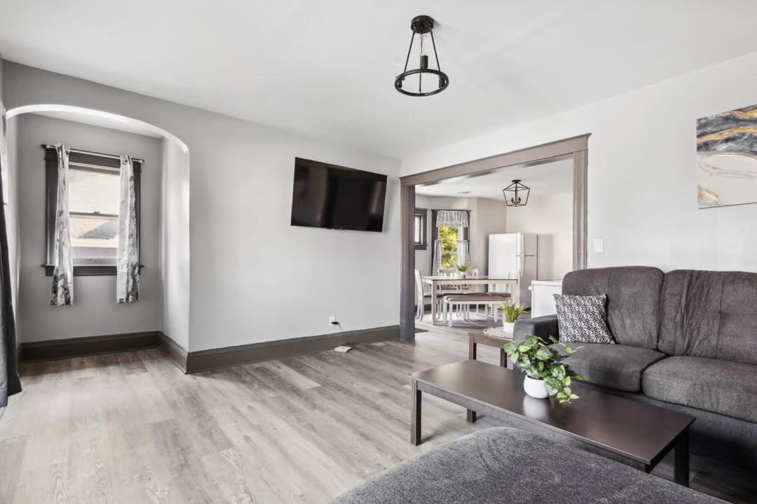 Spacious 6Br 2Ba Minutes For The Falls & Casino Ниагара-Фолс Экстерьер фото